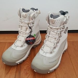 Columbia boots SIZE 8.5 Brand New